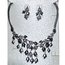 Load image into Gallery viewer, Necklace Set with Bracelet
