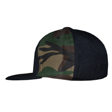 Load image into Gallery viewer, Fitted Cap with Wide Striped Camouflage
